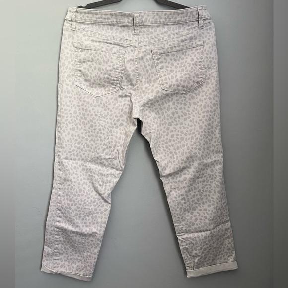 LOFT Frayed Mid Rise Kick Leopard Print Skinny Jean - Picture 3 of 4